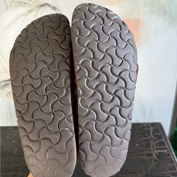 Gold and Brown Leather Sandals with Buckle Closure - Picture 12 of 13